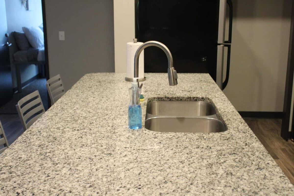 Spacious 2Br Suite Plus Patio Near Iowa State Ames Bagian luar foto